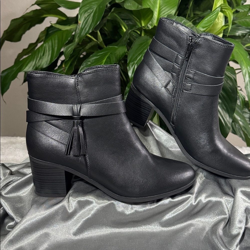 Style & Co. Catriona Black Round Toe Side Zip Ankle Boots - Women's 11M